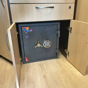 Занесли и установили огневзломостойкий сейф VALBERG ГРАНИТ