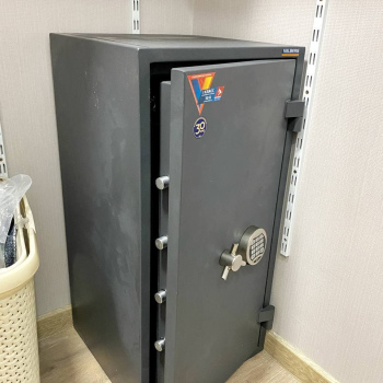 Занесли и установили огневзломостойкий сейф VALBERG ГРАНИТ