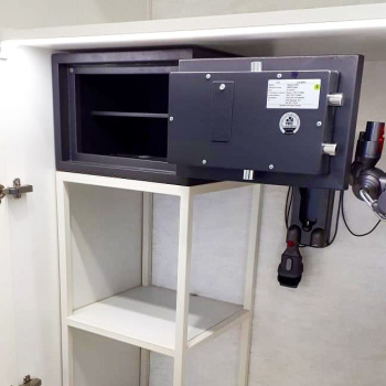 Сейф VALBERG Кварцит 30 EL на подставке