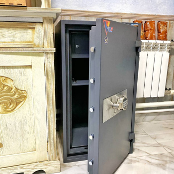 Установили огневзломостойкий сейф с биометрическим замком