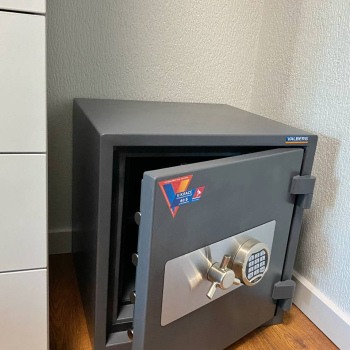 Занесли и установили сейф Valberg ГАРАНТ ЕВРО 46 EL