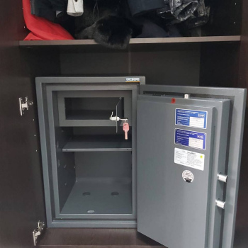 Огневзломостойкий сейф Valberg ГАРАНТ 67 T EL