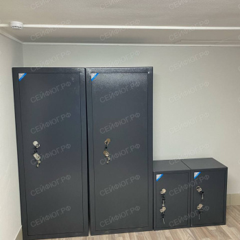 Оборудовали оружейными сейфами комнату хранения оружия