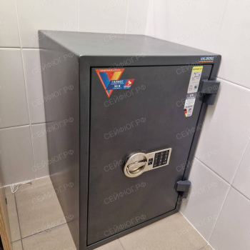 Занесли и установили огневзломостойкий сейф VALBERG Кварцит 65T EL