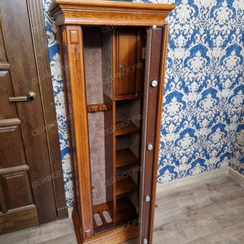 Шкаф оружейный в дереве